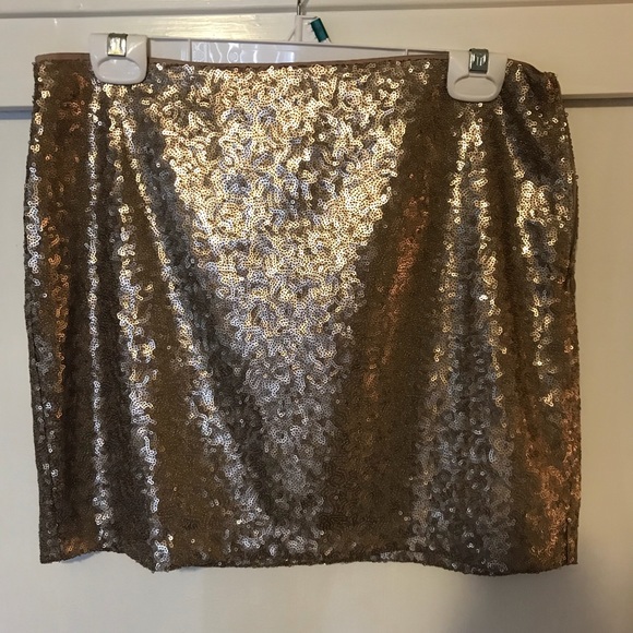 GAP Dresses & Skirts - GAP gold sequin mini skirt - sz 4 GAP Dresses & Skirts - GAP gold sequin mini skirt - sz 4